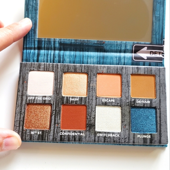 Urban Decay On The Run: Detour eyeshadow palette - Picture 2 of 3